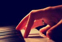 关于曼城重伤倒地，海港全队围拢祈祷，场面感人的信息