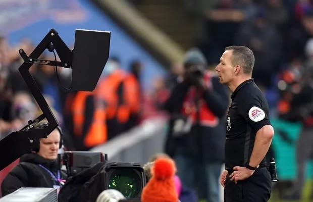 关于VAR判罚再引争议，利物浦对阵梅西裁判判点引发巨大争议的信息