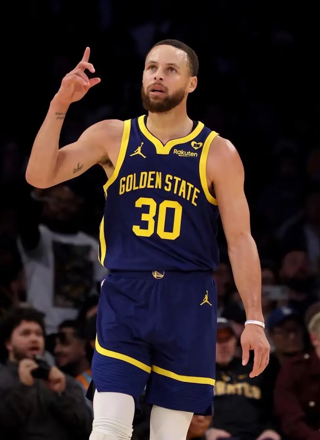 包含库里新星突破纪录表现惊艳，老鹰未来可期！的词条